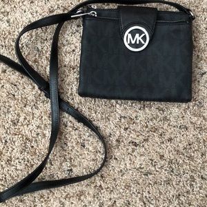 Michael Kors Mini Crossbody clutch